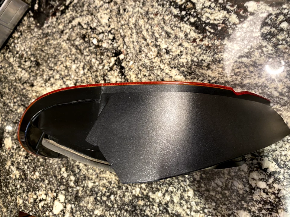 Luz trasera lateral derecha pasajero BMW OEM 528i 530i 540i M5 1997-2000 HELLA Foto 3 de 4