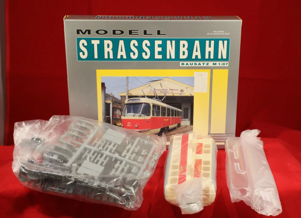 Modellstraßenbahn Bausatz H0 1:87 Herrmann & Partner Tatra T4D mit B4D Rot-Beige - Bild 2 von 3