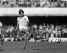 1982 World Cup Italy 1 v Cameroon 1 Italy s Giancarlo Antognoni on- Old Photo