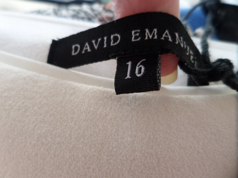 David Emanuel Trousers size 16 light cream wide leg 31 inside leg  BNWT were £25 - Image 3 of 4