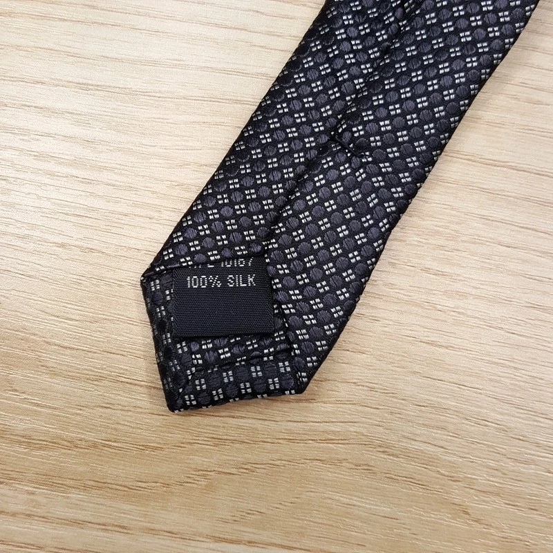 BLOOMINGDALES TIENDA PARA HOMBRES Corbata para Cuello Negra Micro Punto Geométrico Clásica 100% Seda Foto 4 de 4