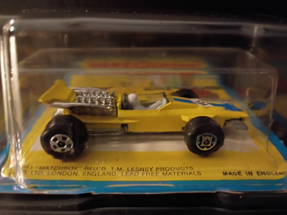 Coche de carreras Matchbox Superfast #34 Fórmula 1 1971 amarillo en paquete blister Foto 2 de 4