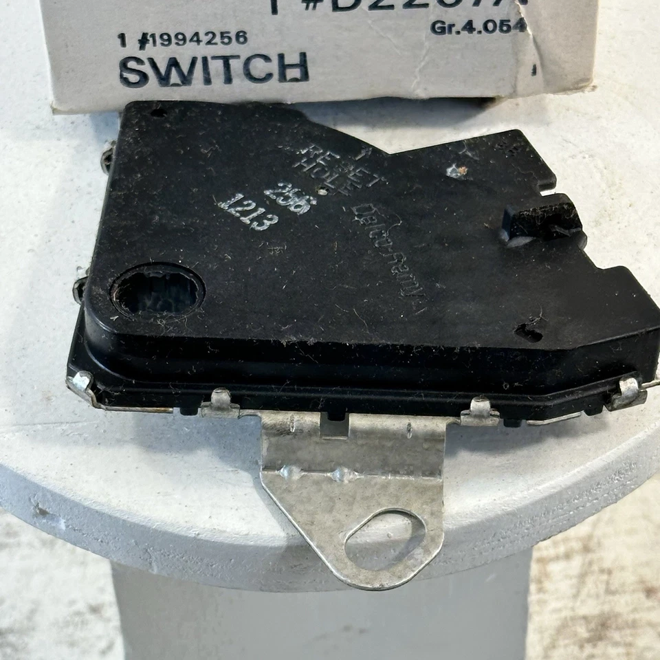Nuevo 1995 96 CHEVROLET BERETTA CORSICA GM DELCO INTERRUPTOR DE RESPALDO 1994256 D-2207A Foto 4 de 4
