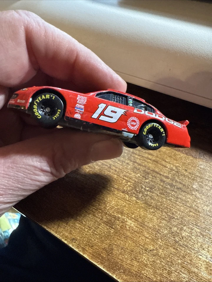 1:64 Unbranded #19 Casey Atwood Dodge Nascar Car 2000 - Red - Image 3 of 4