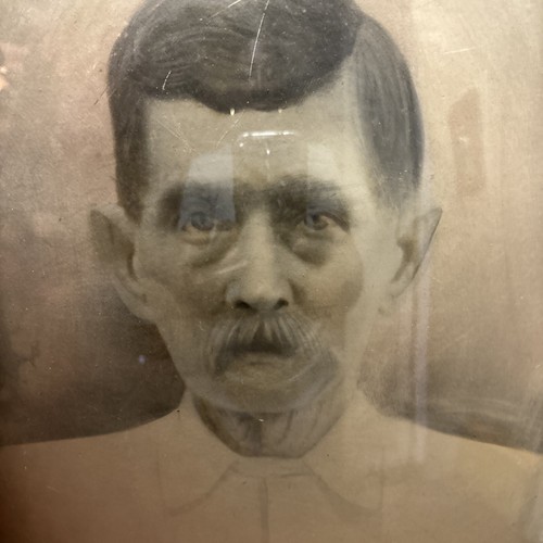 Large VINTAGE/ANTIQUE PICTURE BEVELED GLASS Wooden FRAME 24 1/2” L 18 1/2” W - Picture 3 of 24