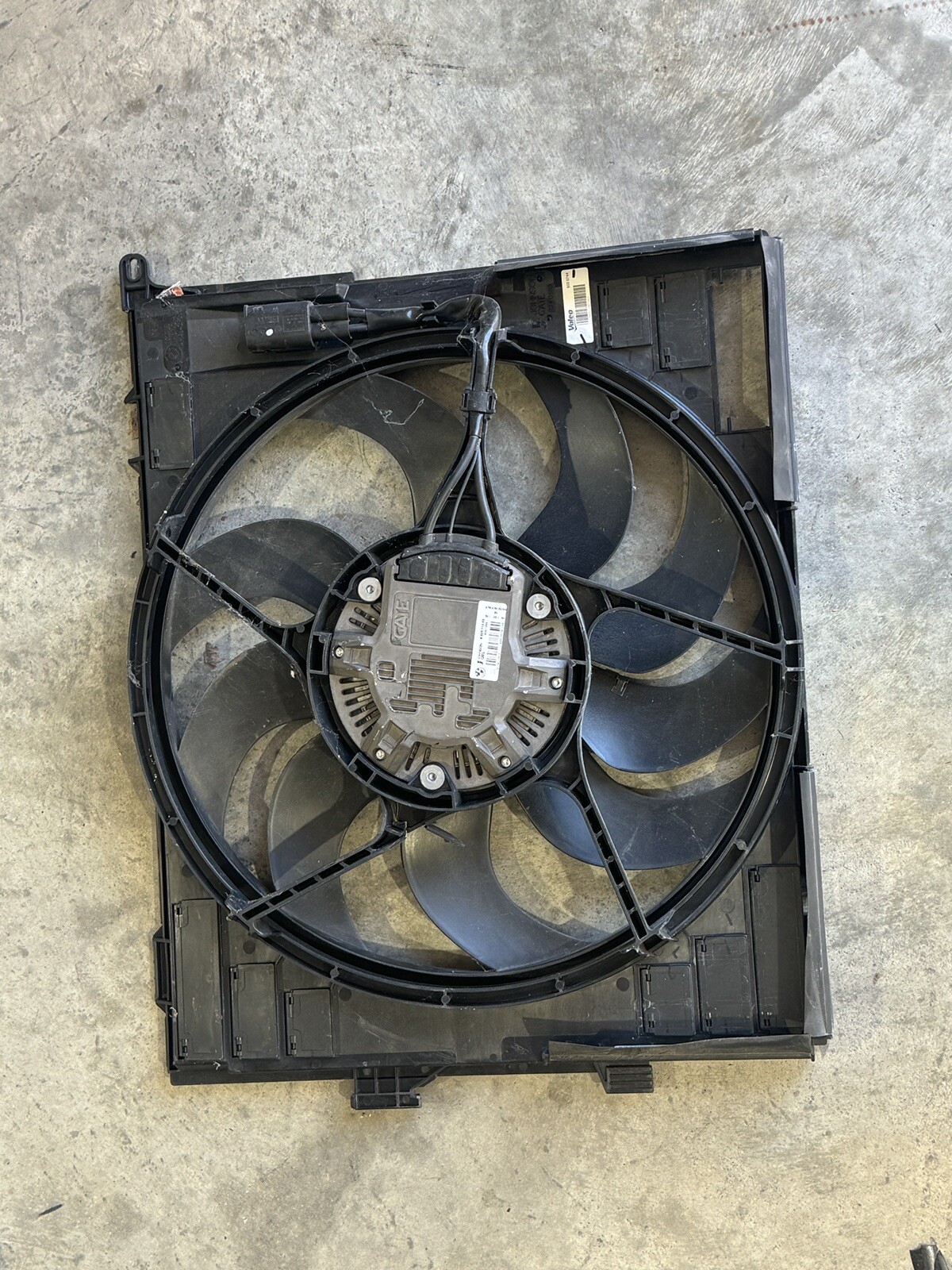 BMW i8 I12 I15 Front Radiator Cooling Fan and Shroud Assembly 2014 - 2020 Oem
