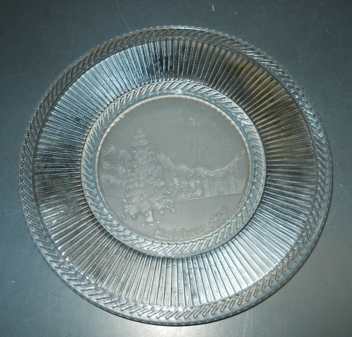 VINTAGE ST. CLAIR GLASS WORKS 1972 CHRISTMAS PLATE LIMITED EDITION