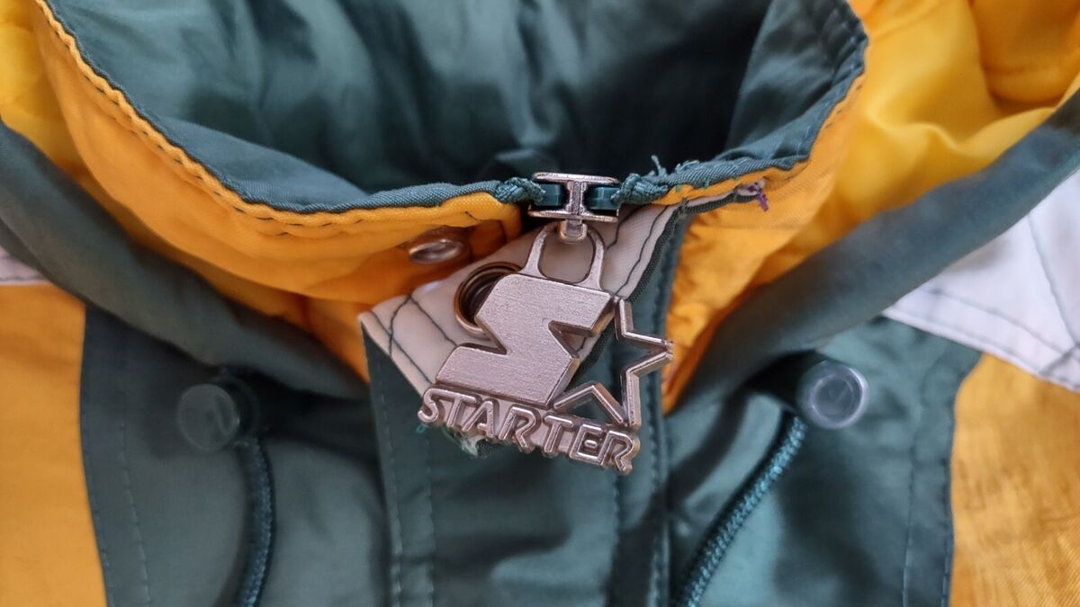 VTG RARE 80's STARTER OAKLAND ATHLETICS FULL ZIPP WITH HOOD VTG RARE 80's STARTER OAKLAND ATHLETICS FULL ZIPP WITH HOOD