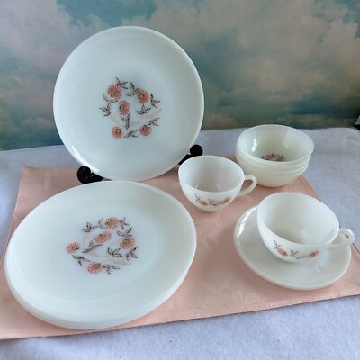 Vtg Fire King  Fleurette 2 Tea Cups/Saucers  4 Dinner Plates 4 Small Soup Bowls
