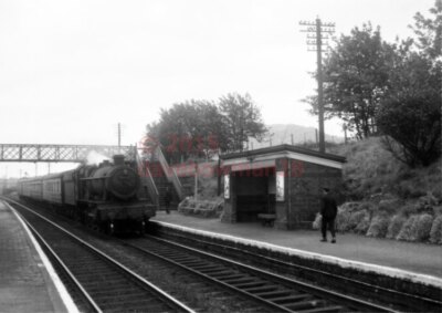 FOTO GWR 5932 HAYDON HALL AUF EINEM STOPPER AM ABERGAVENNY JUNCTION BAHNHOF