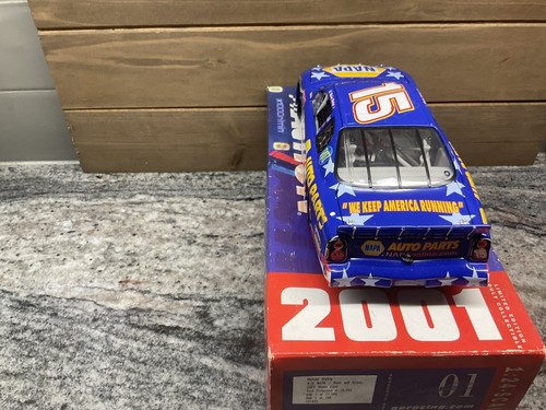 Action Michael Waltrip #15 NAPA '01 Monte Carlo 1 of 6228 - Picture 3 of 15