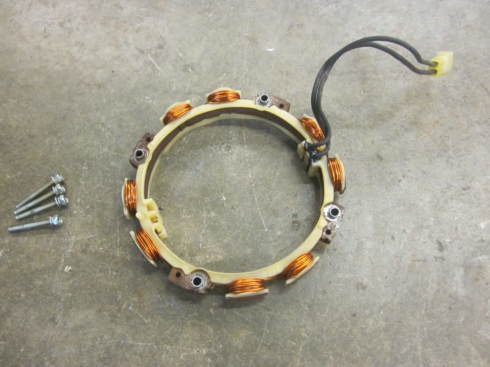 Briggs & Stratton Vanguard 20 hp Vertical Engine Stator Charging Coil