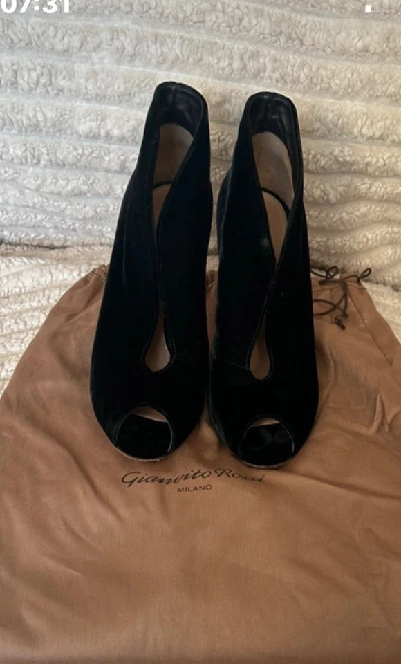 gianvito rossi vamp black velvet ankle boots size 5.5 - Image 3 of 4