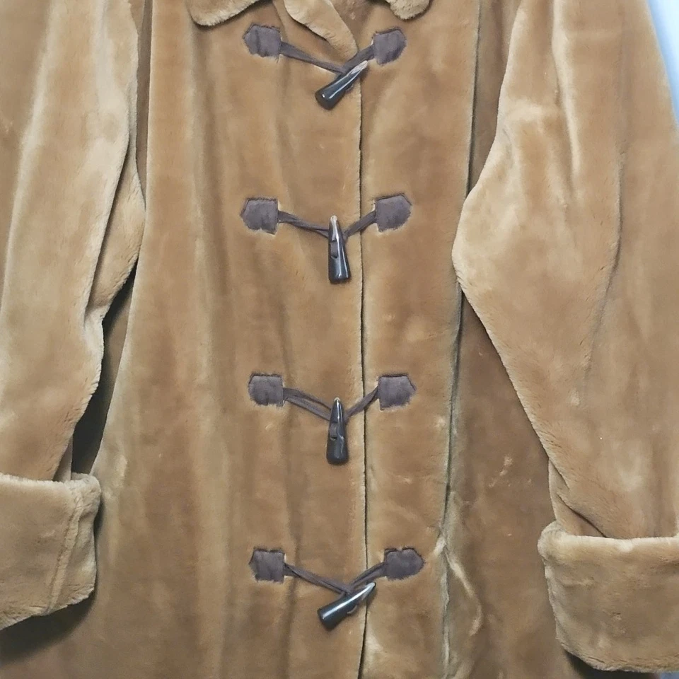 Dennis Basso Zip Plush Light Brown Faux Fur Coat • Large Buttons • Size 3X - Image 2 of 4