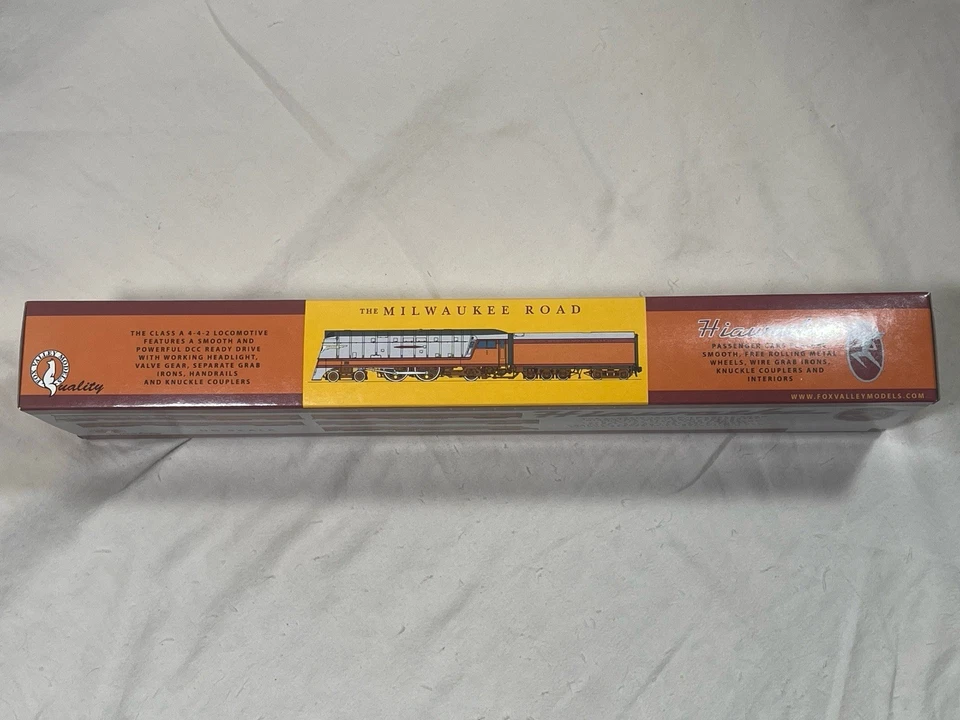 Fox Valley Hiawatha HO Milwaukee Express #1100 New Never Handled NOS Yellow Grey - Image 4 of 4