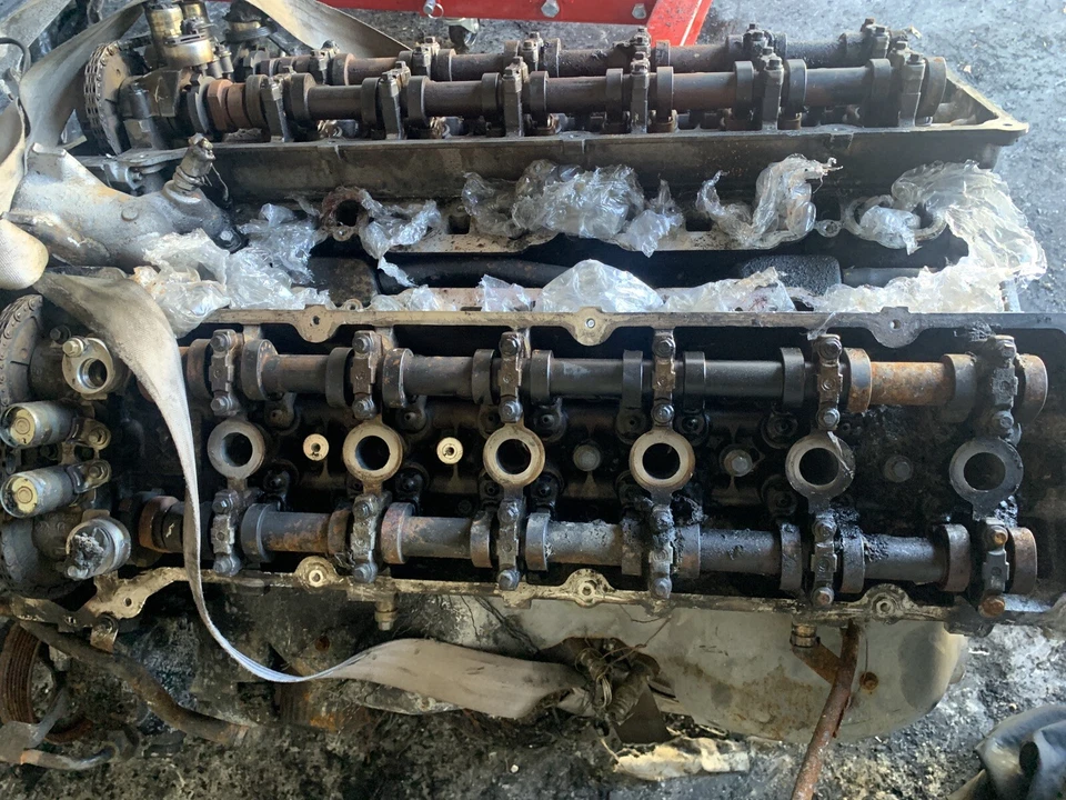 Motor Aston Martin Rapide S Vanquish 15 5,9 L Am29 21 millas RFCD33 6015 BD gira Foto 3 de 4