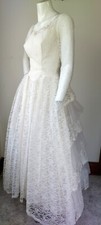 Beautiful Vintage 1950s Lace  Tulle Wedding Dress/Pearls  Irredescent Sequins