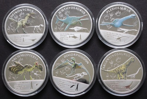 6 verschiedene Medaillen FASZINATION DINOSAURIER PP versilbert Ø je 45 mm