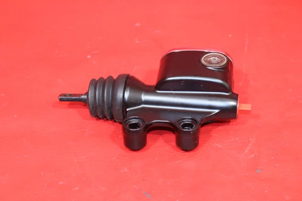 Harley-Davidson Street Glide CVO FLHXSE 2010 freno trasero cilindro maestro limpio Foto 2 de 4