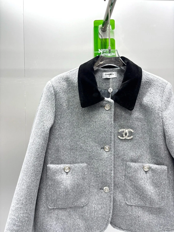 Chanel CC Velvet Collar Splicing Intimate Short Coat M - Image 2 of 4