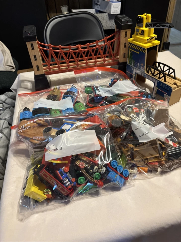 Lote de carros, pistas e extras Thomas And Friends - Imagem 2 de 4