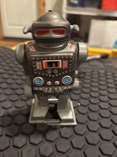 Vintage Clockwork Tin Toy Captain The Robot, Yone NO.2121, Collectable