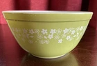 Vintage PYREX Spring Blossom Lime Green 1.5 Quart #402 PYREX 7” Mixing Bowl