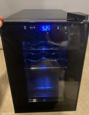 IGLOO 6 BOTTLES WINE COOLER FRW066 LCD DISPLAY DIGITAL TEMP CONTROL countertop