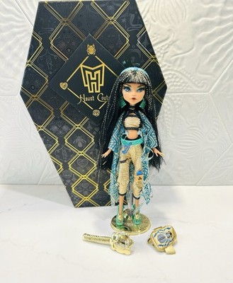 Mattel Monster High Haunt Couture Cleo de Nile doll 2022 backpack phone
