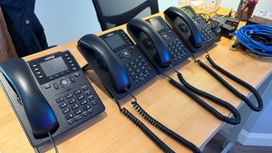 Nextiva SIP Color Deskset Phone Bundle X-835 - 4 units with stands & cables