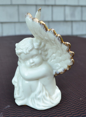 Ceramic Sitting Angel Cherub Figurine 6 . Glossy White/Cream Glaze
