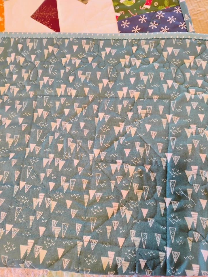 手工绗缝圣诞桌旗 — 第 3/4 张图片