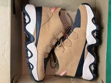 SOREL Women's Size 10 Kinetic Impact Caribou WP Tawny Bluff Black