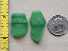 PURE BEACH SEA GLASS SURF TUMBLED KELLY GREEN OCEAN FROSTED NECK LIP PENDANT R1