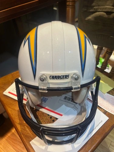 Melvin Gordon Signed San Diego Chargers Helmet Full Size BECKETT witnessed