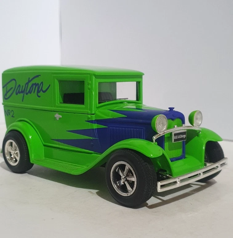 1931 Ford Model A Panel , Ltd Edition Bank in Daytona livery 1:25 Scale # 2589 — 第 2/4 张图片