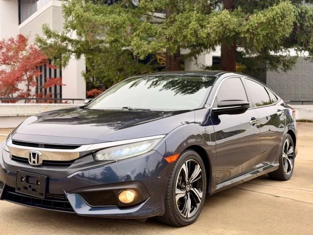 Honda Civic Touring 2017 sedán 4P Foto 3 de 4