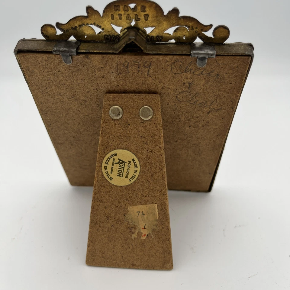 Marco de fotos italiano vintage de latón y terciopelo rojo hecho en Italia para acción Foto 4 de 4