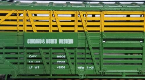 Athearn 1767 HO Scale "Chicago & Northwestern" 40' Livestock Cattle Car w/ KD's - Picture 4 of 14