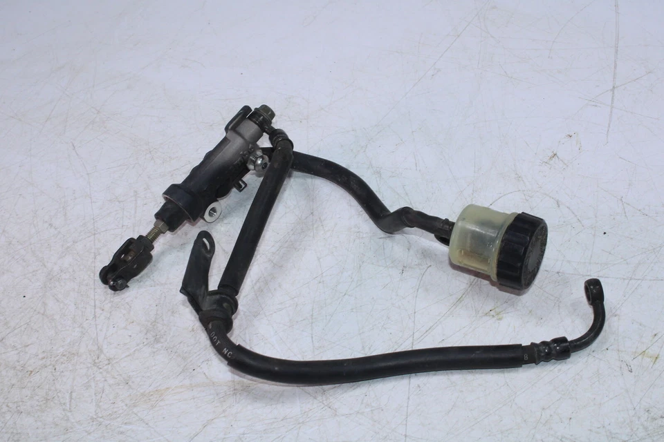 Yamaha FZ6 2005 freno trasero cilindro maestro con depósito Foto 3 de 4