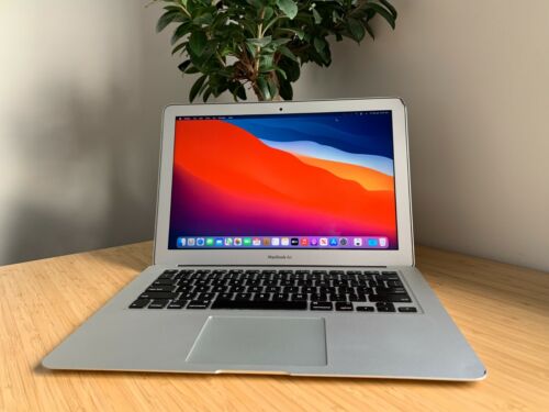 Apple MacBook Air (13-inch, Early 2015) 1.6 GHz Dual-Core i5 128GB SSD - 4GB RAM - Picture 1 of 8