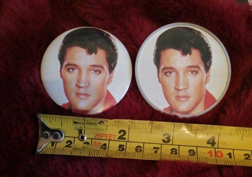 Elvis Presley passende Vintage 55 mm ABZEICHEN & KÜHLSCHRANKMAGNETE KONVOLUT SEHR GUTER ZUSTAND STCK 8 SEHR GUTER ZUSTAND - Bild 8 von 11