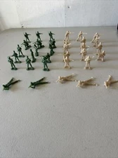 Lot Of  34 Soldiers Tan Light & Dark Green  plastic. Toy Soldiers.