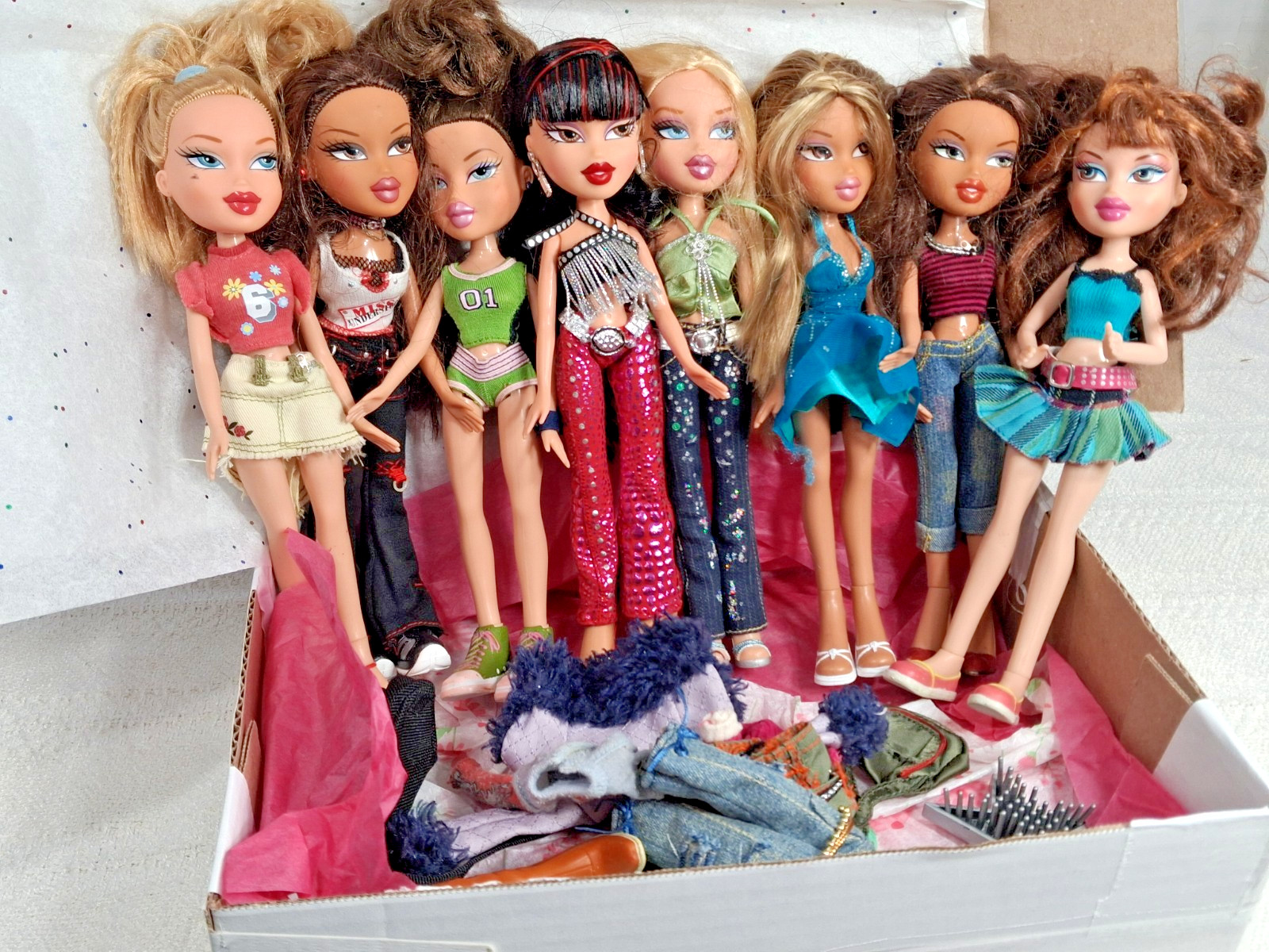 Dressed W/ Shoes Lot Of 8 W/extra Clothes/shoes/acc