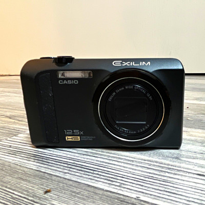 Casio Exilim EX-ZR100 Digitalkamera Schwarz 12.5x Zoom - Guter Zustand/Ungeteste