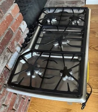 Thermador SGSX365ZS Gas Cooktop with 5 Sealed Burners, Continuous Grates