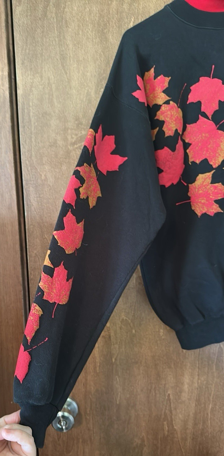 Vintage 1992 Black Red Orange Fall Maple Leaves Turtleneck Sweatshirt Size M