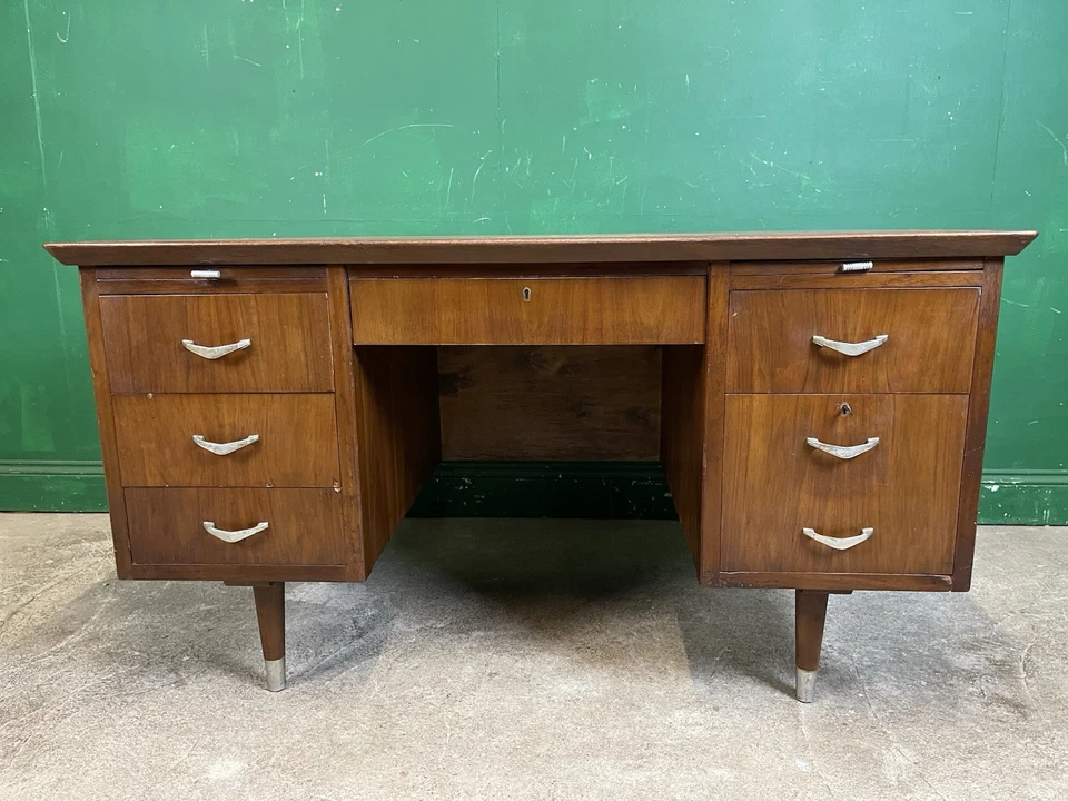 Vintage Double Pedestal 6 Drawer Desk With Keys - Image 2 of 4