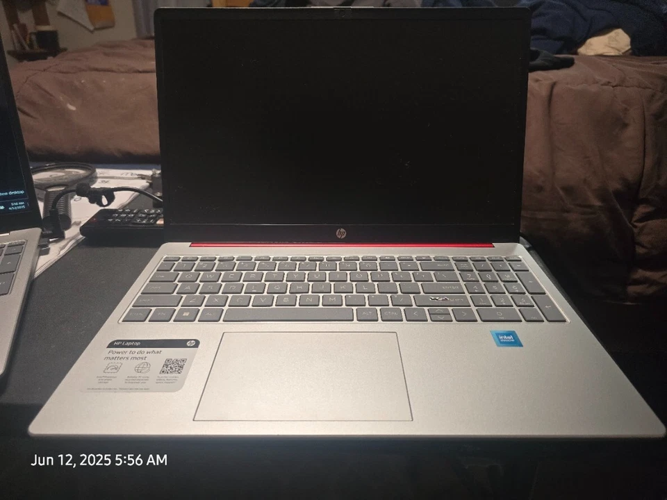 Portátil HP 15-FD0083WM 15,6" (128 GB SSD Intel Pentium N200 1,1 GHz 4 GB RAM) - Rojo Foto 3 de 4