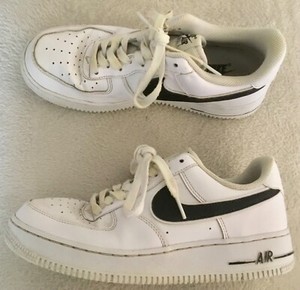 nike white trainers with black tick